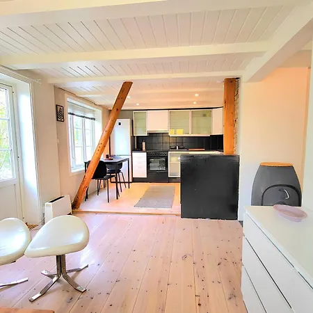 Fancy 2 Bedroom Flat, Cathedral View !