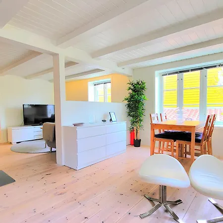 Fancy 2 Bedroom Flat, Cathedral View !